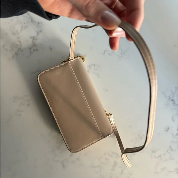 Saint Laurent Cassandre phone holder - Smooth Leather - Picture 3 of 5